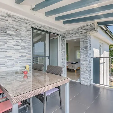 Apartman Haus Dragica By Interhome